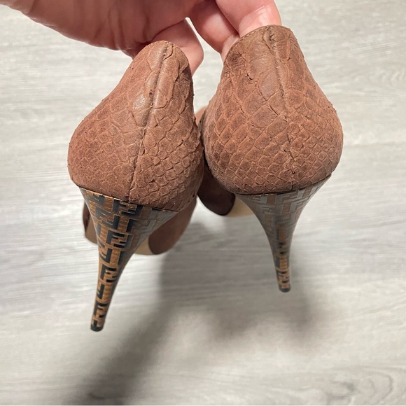 FENDI Logo Python Embossed Leather Round Toe Designer Heels - Size 10 - Brown - Picture 10 of 11